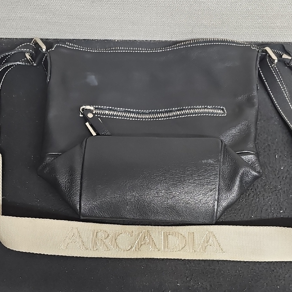 ARCADIA COLLAPSABLE LEATHER CROSSBODY BAG BFPM-03-206